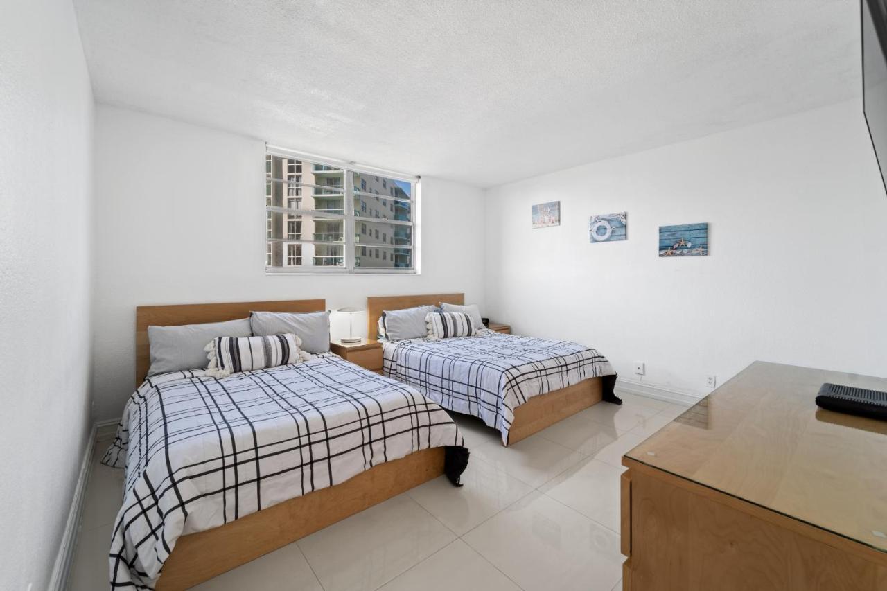 Luxury Beachfront Condo Private Beach Access, Pool & Game Room!!! 好莱坞 外观 照片